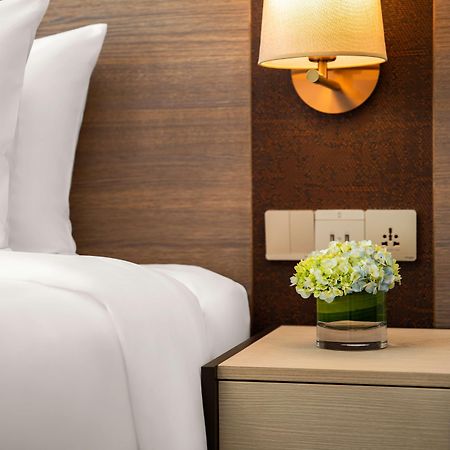 Radisson Mumbai Andheri Midc Экстерьер фото A bedside table