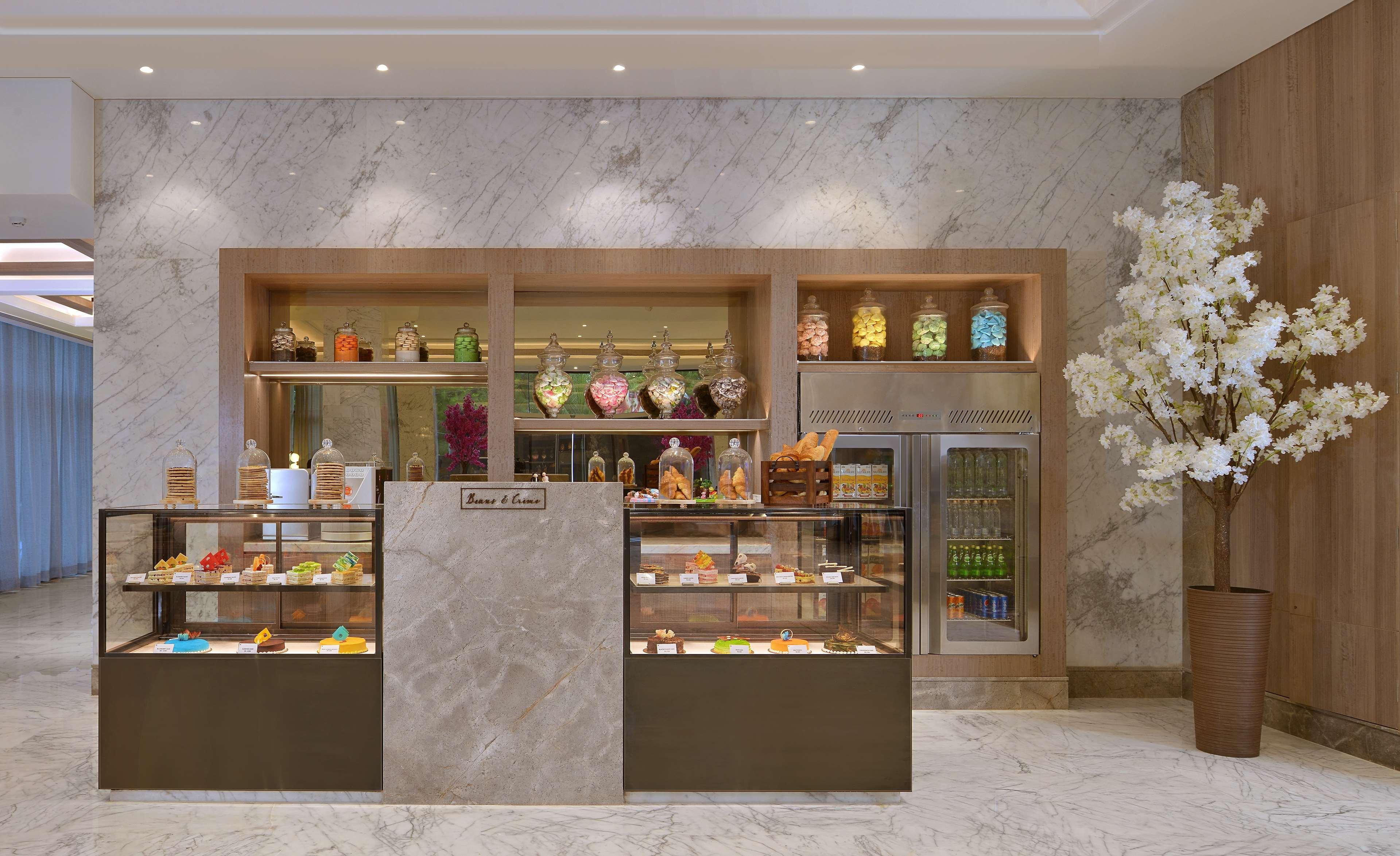 Radisson Mumbai Andheri Midc Экстерьер фото The Pastry Shop