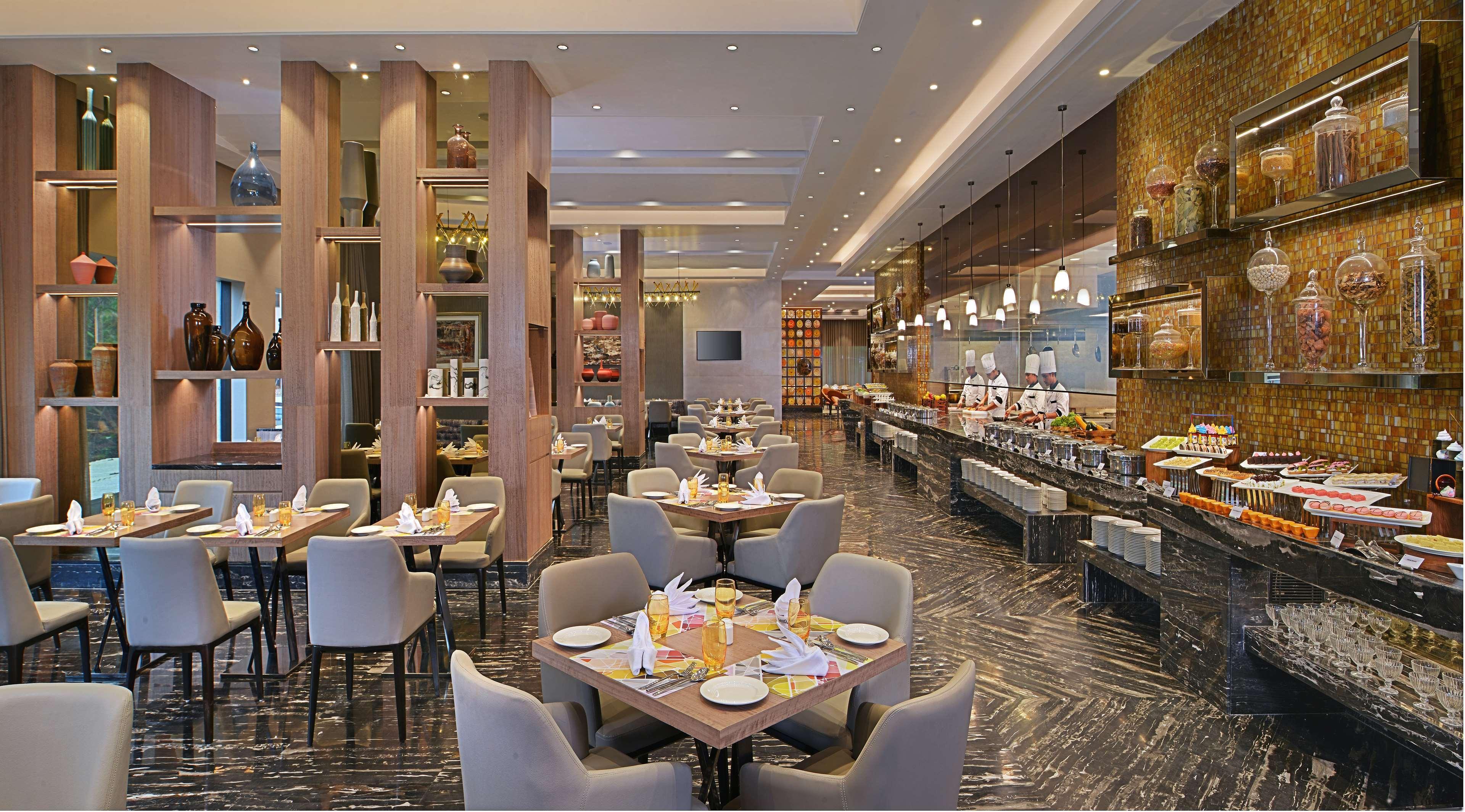 Radisson Mumbai Andheri Midc Экстерьер фото The Grand