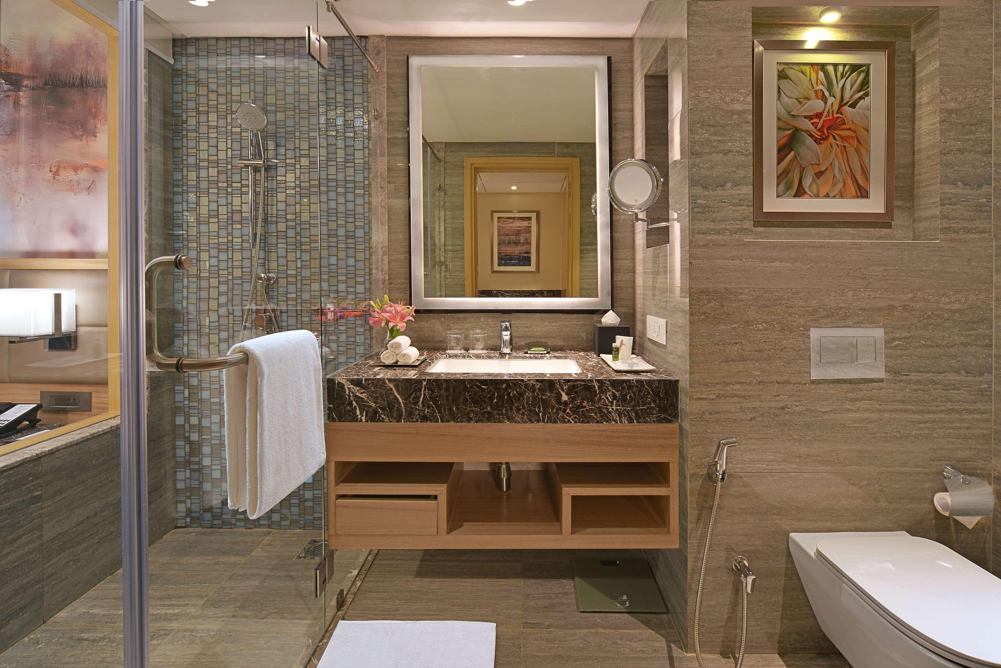 Radisson Mumbai Andheri Midc Экстерьер фото Bathroom