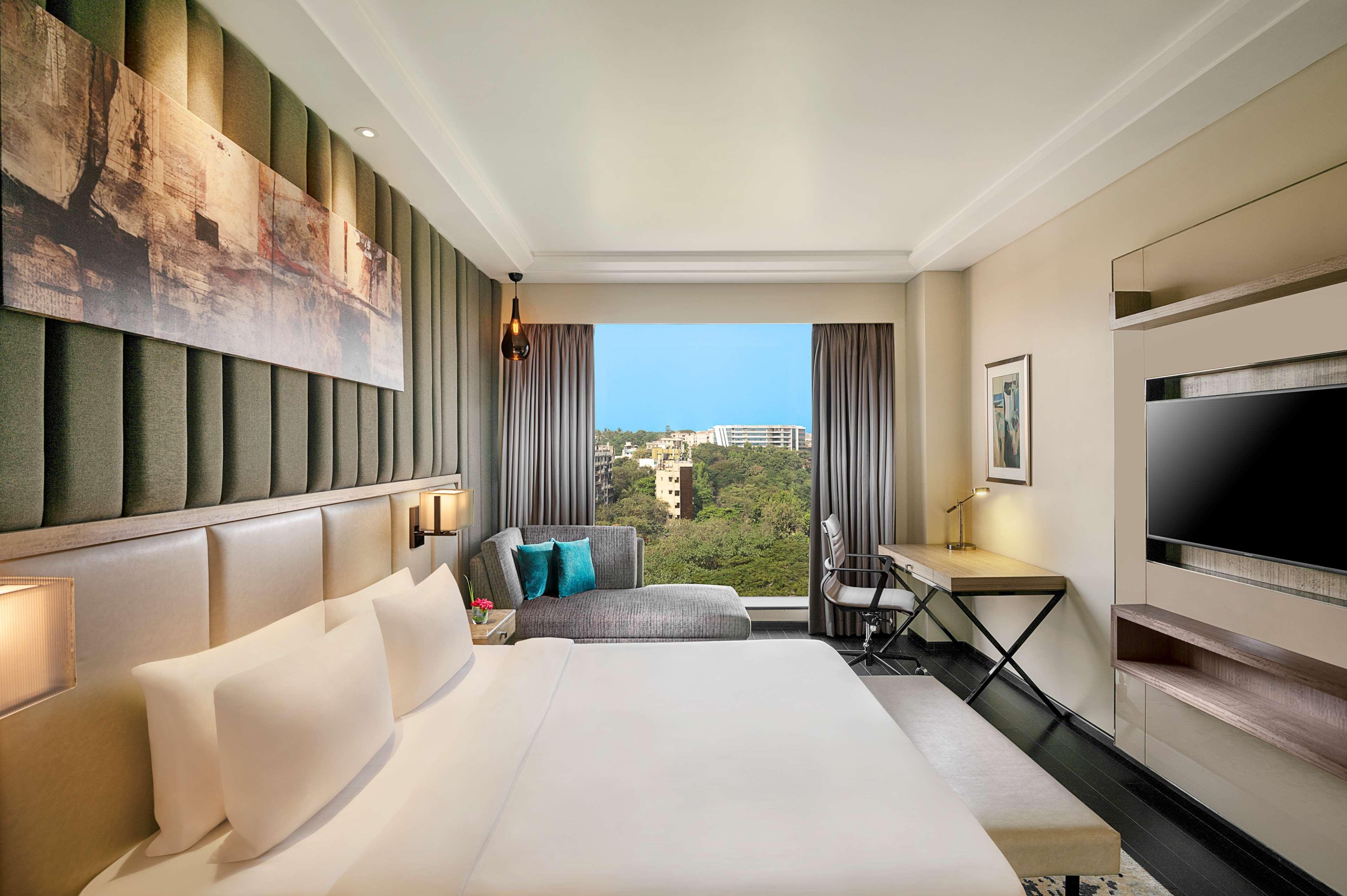 Radisson Mumbai Andheri Midc Экстерьер фото